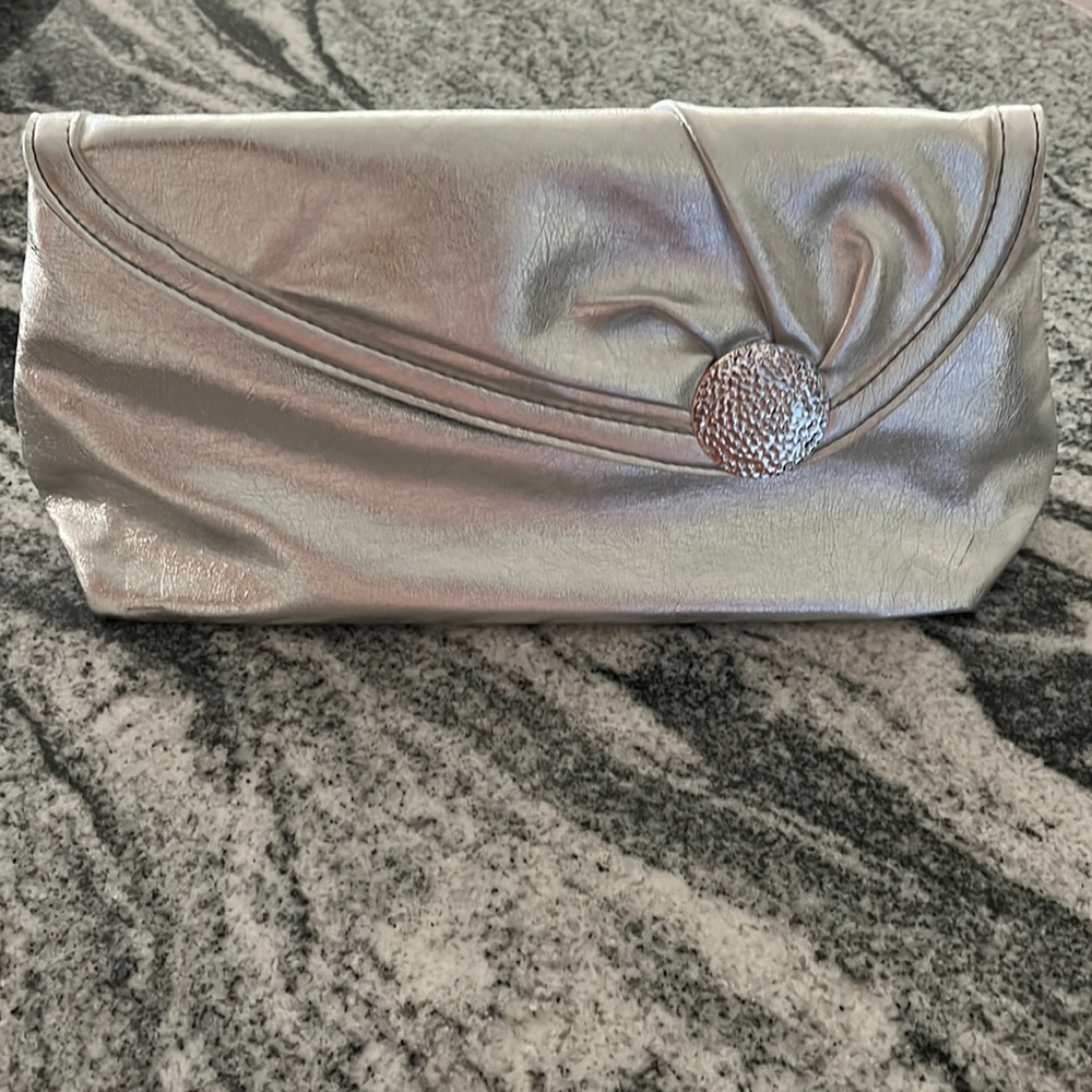 Silver clutch w/accent clasp